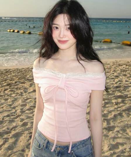 부드러운 바람 한 단어 오프숄더 반팔 티셔츠 여성 여름 2026 새로운 몸매 가꾸기 슬림해 보이는 레이스 달콤한 핫걸 작은 맨위