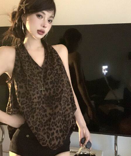 경관 그림 정가 평직 공단 레트로 레오파드 무늬 행침 목 조끼 여성 새로운 핫걸 바람 품격 V넥 슬립 맨위
