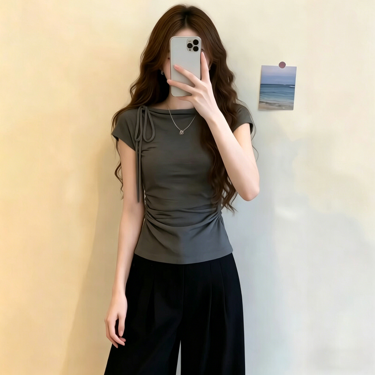 한 부서 긍정적 인 어깨 디자인 센스 반팔 티셔츠 여성 여름 새로운 스트랩 몸매 가꾸기 슬림해 보이는 Chic 맨위