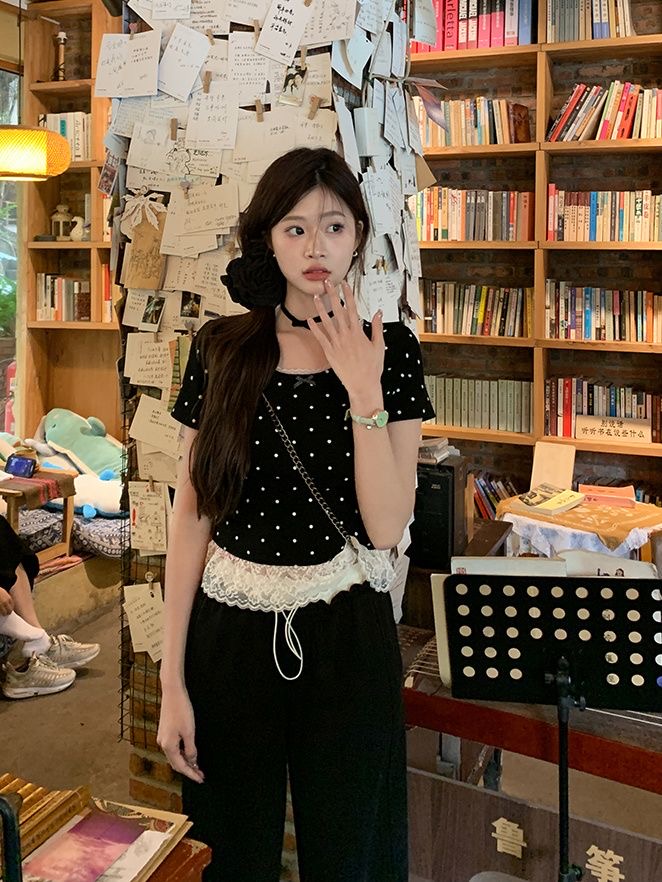 ins 프랑스식 부드러운 도트 무늬 반팔 티셔츠 여성 여름 쇼트 스타일 디자인 센스 패치워크 레이스 나비 매듭 품격 맨위