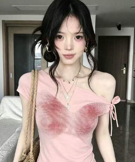 달콤함 소녀 바람 헤일로 염색 나비 프린트 비스듬한 어깨 반팔 티셔츠 여성 여름 몸매 가꾸기 스트랩 슬림해 보이는 디자인 맨위