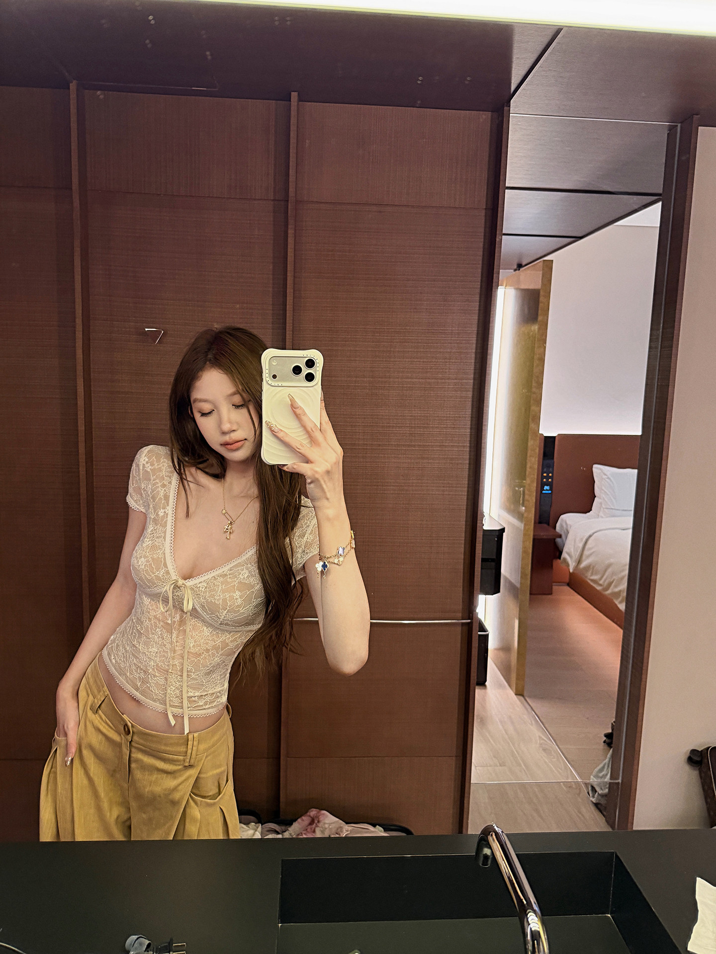 프랑스식 나비 매듭 V넥 레이스 반팔 티셔츠 여성 마이크로 ~을 통해 몸매 가꾸기 슬림해 보이는 여름 허리 수축 쇼트 스타일 달콤한 핫걸 맨위