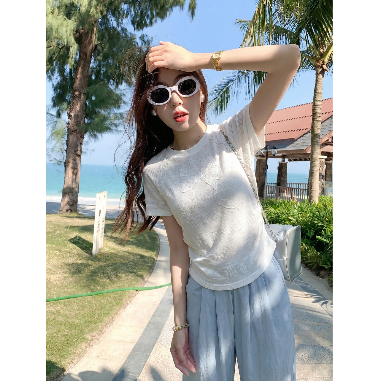 한 부서 자수 베이지 색 긍정적 인 어깨 쇼트 스타일 반팔 티셔츠 여성 여름 작은 키 몸매 가꾸기 슬림해 보이는 맨위