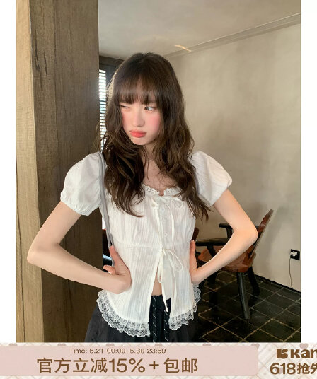 2026 달콤한 스타일 레이스 측면 스트랩 반팔 여성 셔츠 여름 외국 가스 작은 셔츠 고유 한 Chic 맨위