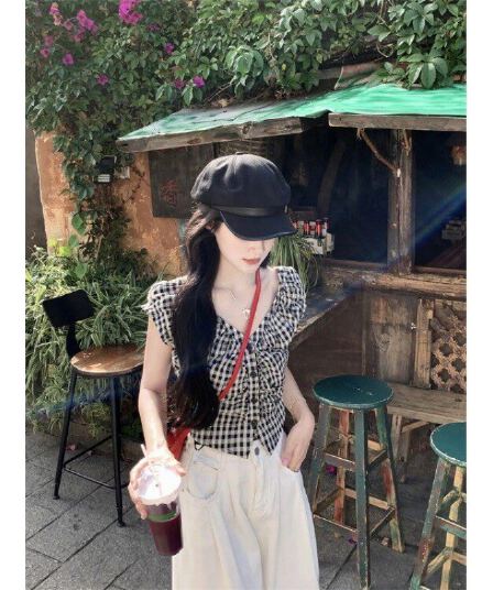 원본 셔틀 직물 홍콩 느낌 흑인과 백인 체크무늬 V넥 민소매 셔츠 여름 몸매 가꾸기 슬림해 보이는 쇼트 스타일 맨위
