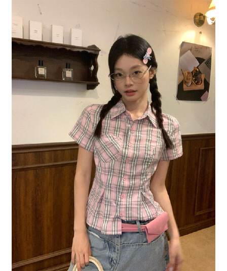 컬러 짜임 기사 핑크색 허리 수축 격자 무늬 셔츠 맨위 여성 여름 몸매 가꾸기 디자인 센스 반팔 작은 셔츠