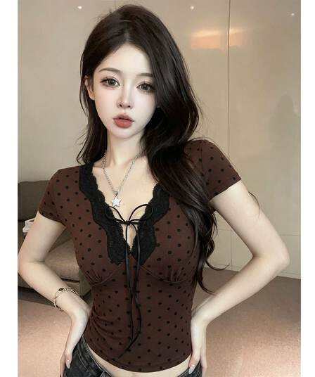 핫걸 도트 무늬 반팔 티셔츠 여름 슬림해 보이는 디자인 센스 기본 셔츠 긍정적 인 어깨 한 부서 레이스 작은 맨위