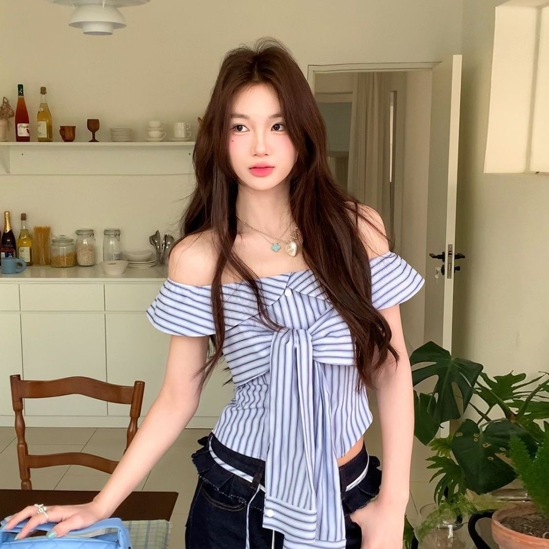 원본 것 순수한 욕망 달콤한 핫걸 오프숄더 파란색 스트라이프 셔츠 디자인 스트랩 몸매 가꾸기 맨위