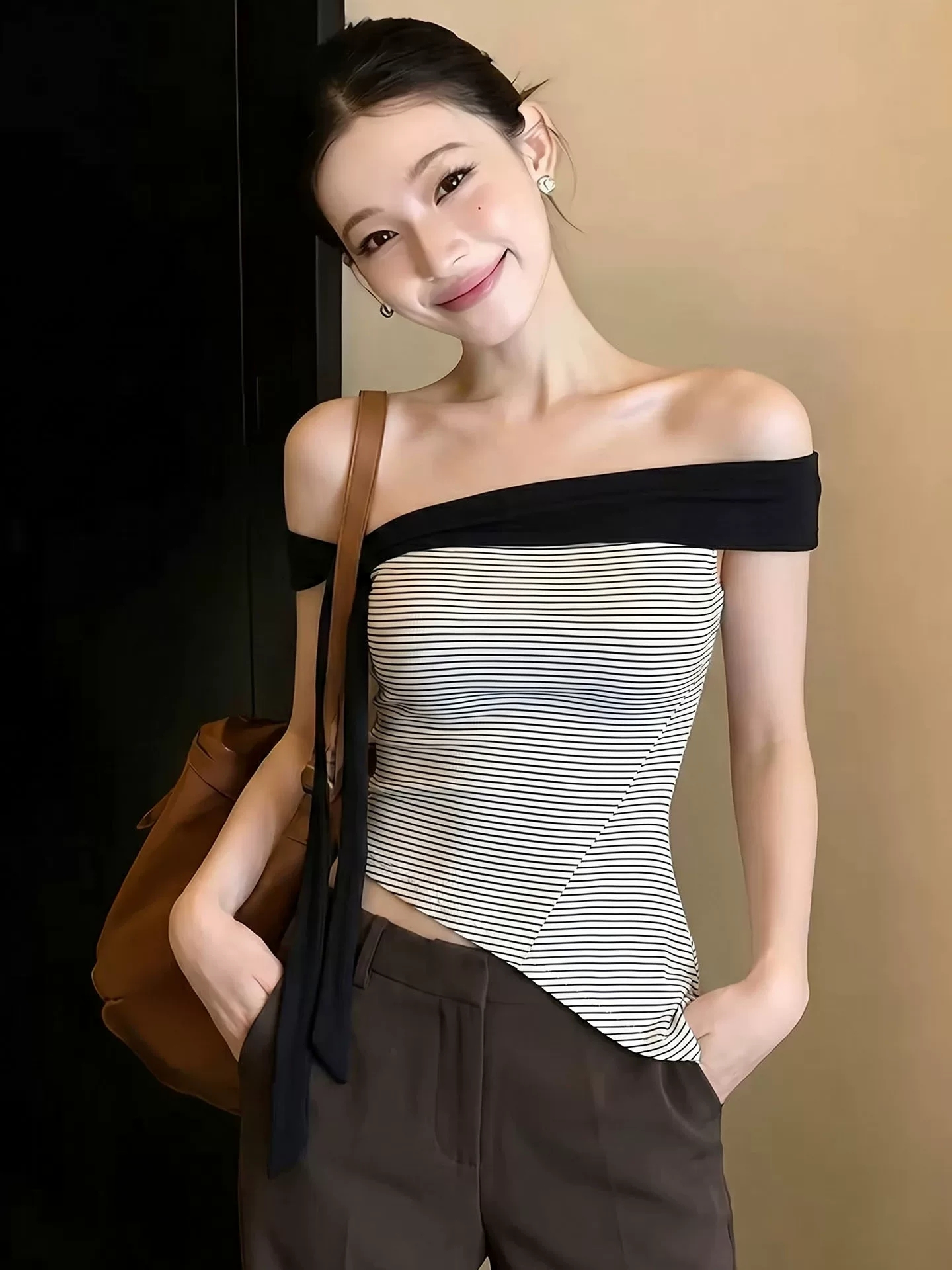 사람들 면 260 그램 여름 디자인 센스 작은 대중 여성 검정색 스트라이프 비스듬한 어깨 레이스업 반팔 티셔츠 품격 맨위
