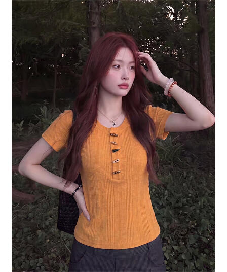 faucikor 도파민 바람 소뿔 버클 반팔 티셔츠 여성 여름 새로운 몸매 가꾸기 슬림해 보이는 디자인 센스 맨위 트렌디