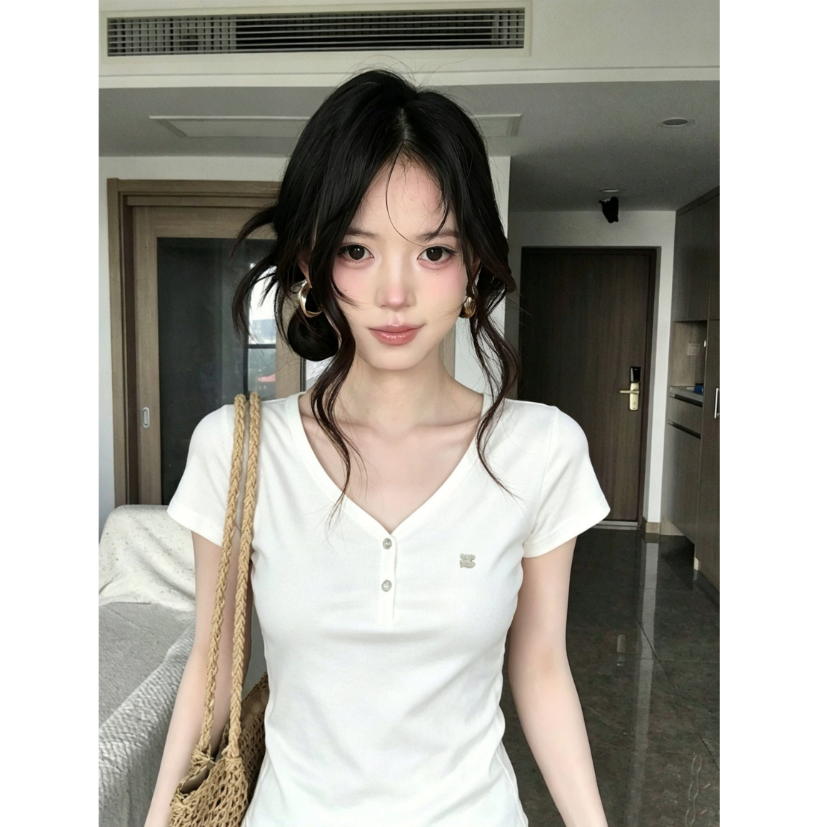 아메리칸 화이트 V넥 티셔츠 여성 여름 익스트림 제인 다용도 긍정적 인 어깨 반팔 몸매 가꾸기 슬림해 보이는 맨위