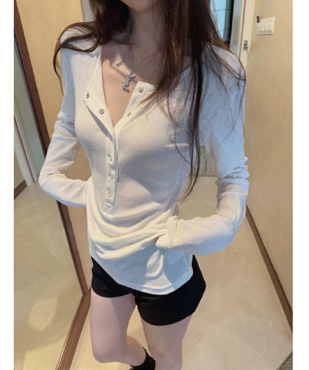 아메리칸 디자인 센스 단추 반 개방 칼라 긴팔 티셔츠 여성 가을 새로운 긍정적 인 어깨 핫걸 인사이드 잡아라. 의류
