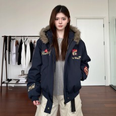 批发2026冬新款美式复古飞行<b class='q'>夹克</b>座山雕刺绣棒球服男女情侣宽松外套潮