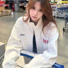 批发美式<b class='q'>潮</b>牌高街徽章刺绣立领开衫卫衣女秋季设计感织带皱痕夹克外套