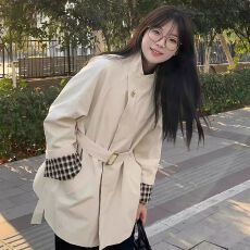 批发一粒扣斗篷风衣女设计感显瘦外套复古格纹拼接小个子中长款大衣