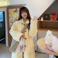 批发软糯环保皮草羊羔毛<b class='q'>外套</b>女牛角扣皮毛一体2025冬慵懒气质毛毛上衣