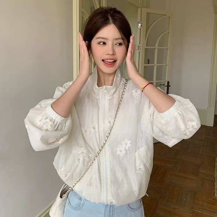 꽃 자수 지퍼 얇은 스타일 긴팔 여성 코트 여름 새로운 디자인 센스 루즈핏 통기성 자외선 차단 의류 맨위