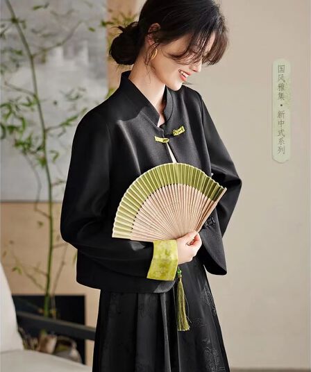 새로운 중식 스탠드 칼라 가스 배색 재킷 2026 가을 새로운 커프스 뒤집다 측면 배색 국풍 재킷