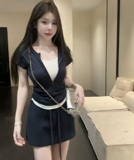 huihui 여름 새로운 한 부서 디자인 센스 몸매 가꾸기 페이크 레이어드 세트 티셔츠