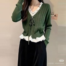批发绿色假两件针织衫女<b class='q'>秋</b>冬季大码胖mm显瘦独特减龄好看V领毛衣上衣