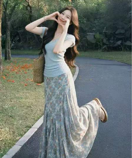 새로운 패션 프랑스식 고유 한 휴가 바람 몸매 가꾸기 레이스 맨위 허리밴드 꽃무늬 반신 롱 스커트 세트