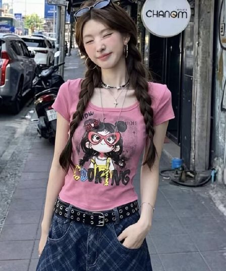 아메리칸 레트로 애니메이션 소녀 연령 감소 반팔 티셔츠 여성 2026 여름 새로운 작은 대중 u 칼라 몸매 가꾸기 슬림해 보이는 맨위