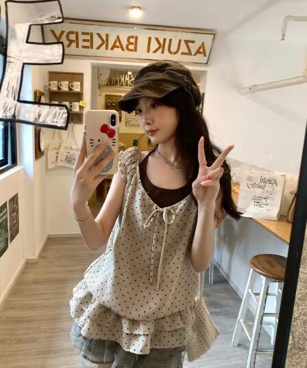 한 부서 도트 무늬 행침 목 밑단 프릴 허리 수축 슬림해 보이는 페이크 레이어드 맨위 여성 2026 봄 새로운