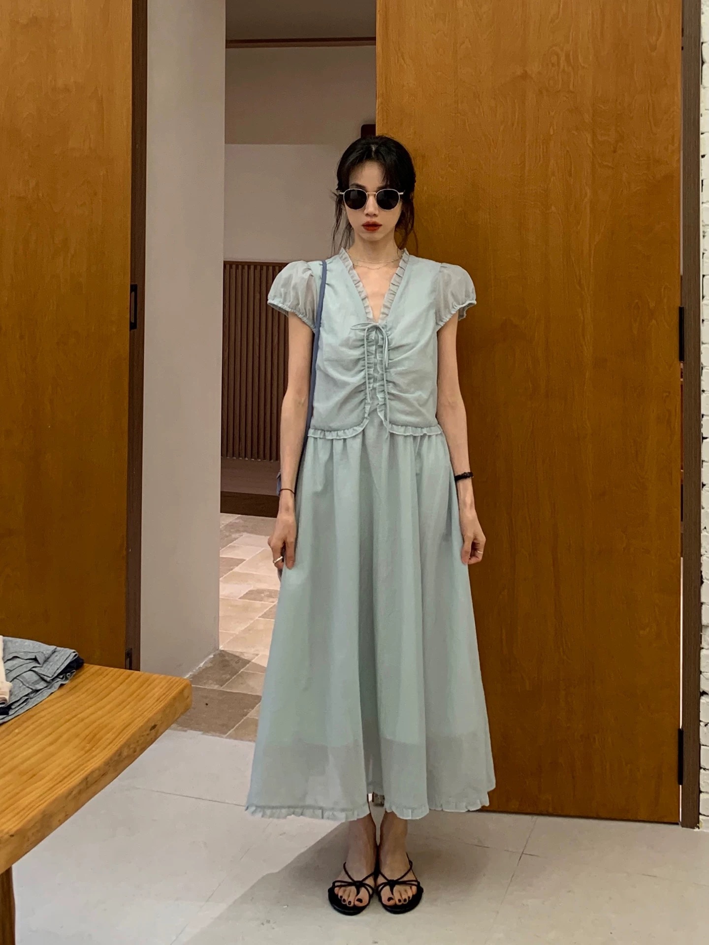 ynvn 프랑스식 녹색 버블 반팔 스트랩 여성 드레스 품격 슬림해 보이는 고급 센스 a 단어 길이 치마 여름