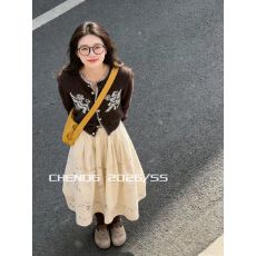 批发<b class='q'>复古</b>棕色天使提花针织开衫女秋季圆领花边单排扣修身显瘦温柔上衣