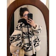 批发小个子羊羔毛短外套女高级感毛绒加厚保暖连帽上衣