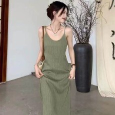 批发褶皱裙<b class='q'>连衣裙</b>女新款无袖大码加大打底外穿宽松内搭背心内搭小黑裙