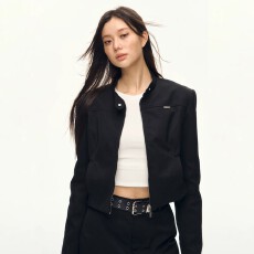 批发黑色短款正肩外套<b class='q'>女</b>秋季高级感显瘦立领<b class='q'>夹克</b>