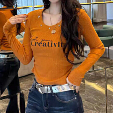 批发报单有货美式U领字母铆钉长袖<b class='q'>T</b><b class='q'>恤</b>女春秋新款修身显瘦百搭打底上衣