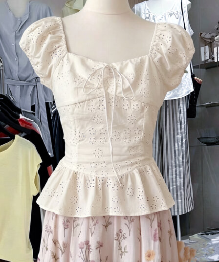 주문 재고 있음 열세 개 여름 프랑스식 바람 광장 칼라 반팔 슬림해 보이는 레이스업 파란색 홀로우 아웃 자수 셔츠 맨위 여성