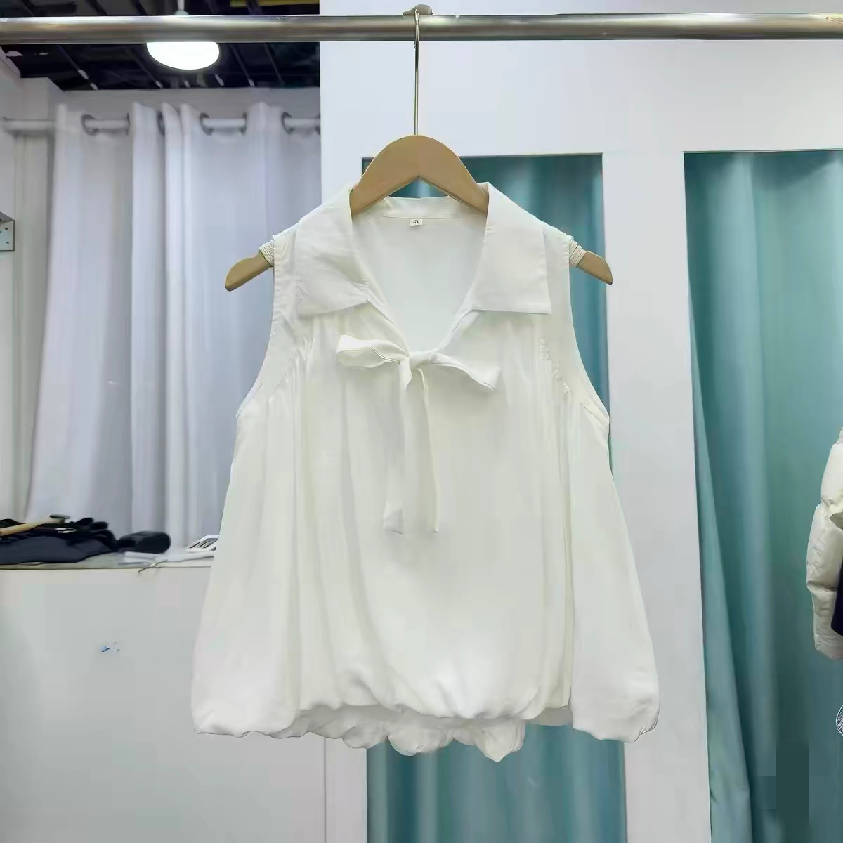 재고 있음 달콤함 소녀 바람 폴로 칼라 민소매 여성 셔츠 여름 나비 넥타이 꽃밭 조끼 연령 감소 맨위