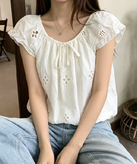 재고 있음 프랑스식 품격 자수 홀로우 아웃 자수 라운드 넥 거품 소매 여성 셔츠 여름 패션 연령 감소 꽃밭 맨위