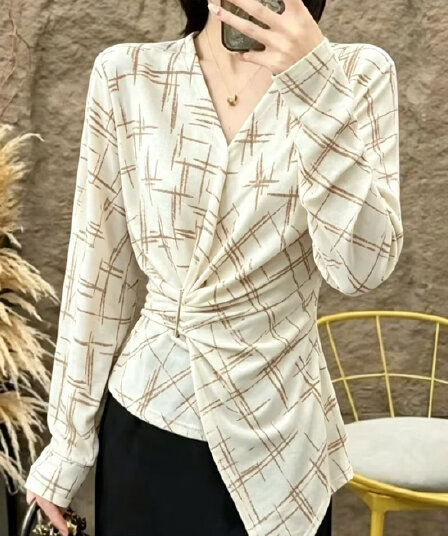 재고 있음 패션 V넥 측면 주름 장식 불규칙 허리 수축 긴팔 봄 가을 새로운 고급 센스 프랑스식 품격 맨위 여성