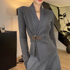 有货早秋设计感假两件一片式V领衬衫女新款T恤修身显瘦百搭上衣