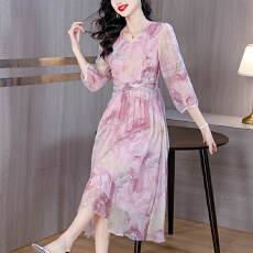 批发粉色真丝<b class='q'>连衣裙</b>夏2026新款温柔风浪漫法式减龄碎花裙桑蚕丝气质裙