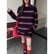 批发<b class='q'>欧洲站</b>2025秋冬新款圆领撞色条纹宽松绵羊毛毛衣+高腰半身裙<b class='q'>套装</b>