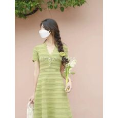 批发轻奢镂空波浪V领针织<b class='q'>连衣裙</b>名媛法式优雅气质收腰显瘦A字中裙高端