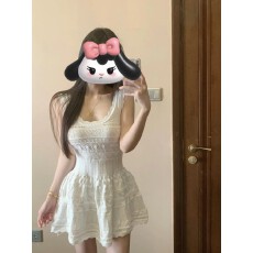 批发春日圆舞曲-镂空针织背心<b class='q'>连衣裙</b>夏日白色<b class='q'>连衣裙</b>女小众设计感露肩