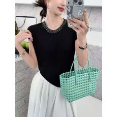 批发2026年夏季新款轻奢纯色钉珠短袖T恤女胖MM通勤宽松百搭洋气上衣