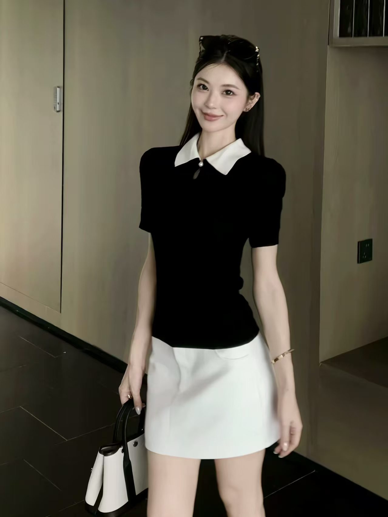 검정색 폴로 칼라 반팔 티셔츠 여성 여름 프랑스식 고급 센스 핫걸 몸매 가꾸기 슬림해 보이는 작은 키 쇼트 스타일 니트 맨위