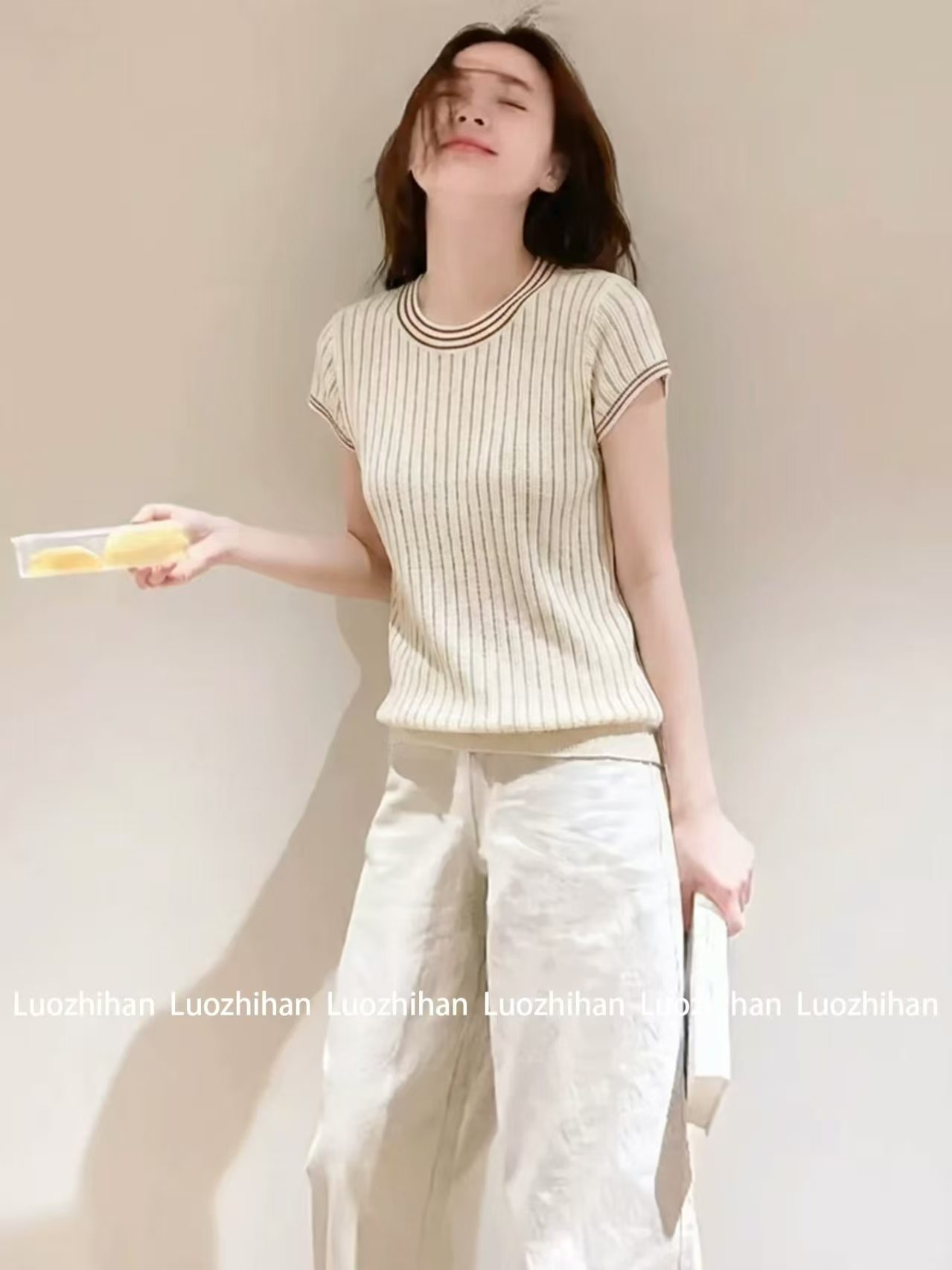 프랑스식 구덩이 기사 얇은 스타일 니트 반팔 티셔츠 여성 여름 땀 흡수 통기성 느긋한 차가운 센스 얼음 실크 품격 맨위