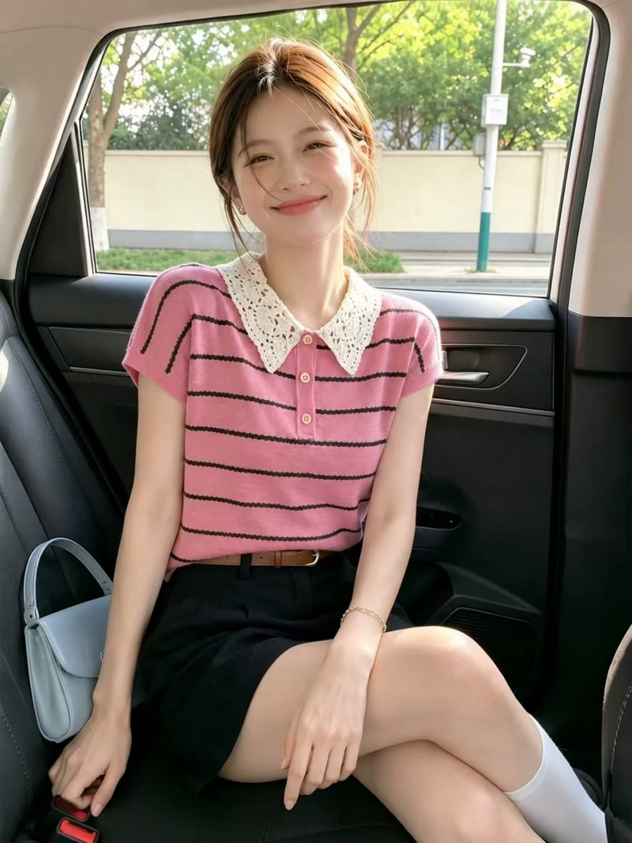 핑크색 반팔 몸매 가꾸기 폴로 칼라 티셔츠 여성 2026 여름 새로운 예술 건강 밝은 착용 가져 가라. 부드러운 바람 맨위