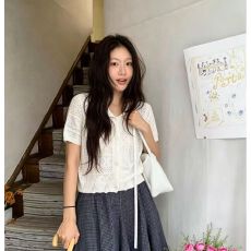 批发韩国东大门设计感刺绣小花镂空娃娃领针织衫夏季polo领短袖上衣女