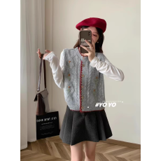 批发无袖圆领针织马甲背心女春秋款外搭宽松坎肩叠穿刺绣花朵马夹上衣