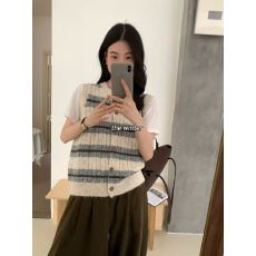 批发韩系复古条纹针织马甲女圆领单排扣学院风宽松叠穿<b class='q'>通勤</b>背心外套