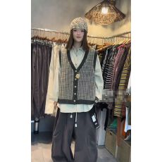 批发小格子针织马甲背心女新款<b class='q'>大码</b>宽松短款外穿马夹洋气开衫上衣